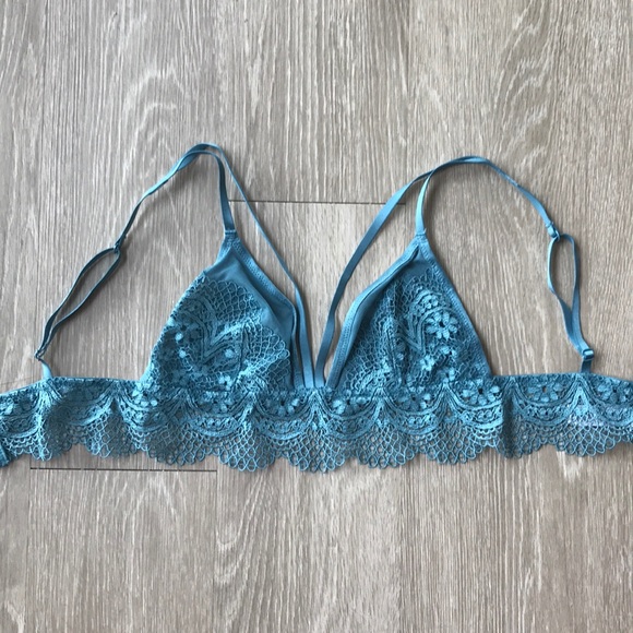 Victoria’s Secret Teal Lace Bralette - Picture 6 of 6